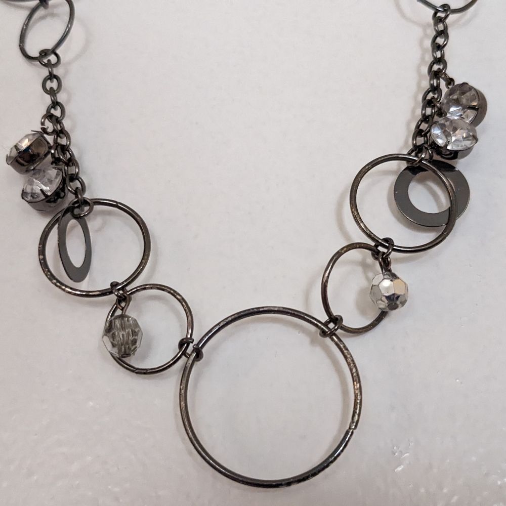 Rope chain gunmetal gray necklace with dangling beads & gems - Picture 2 of 2